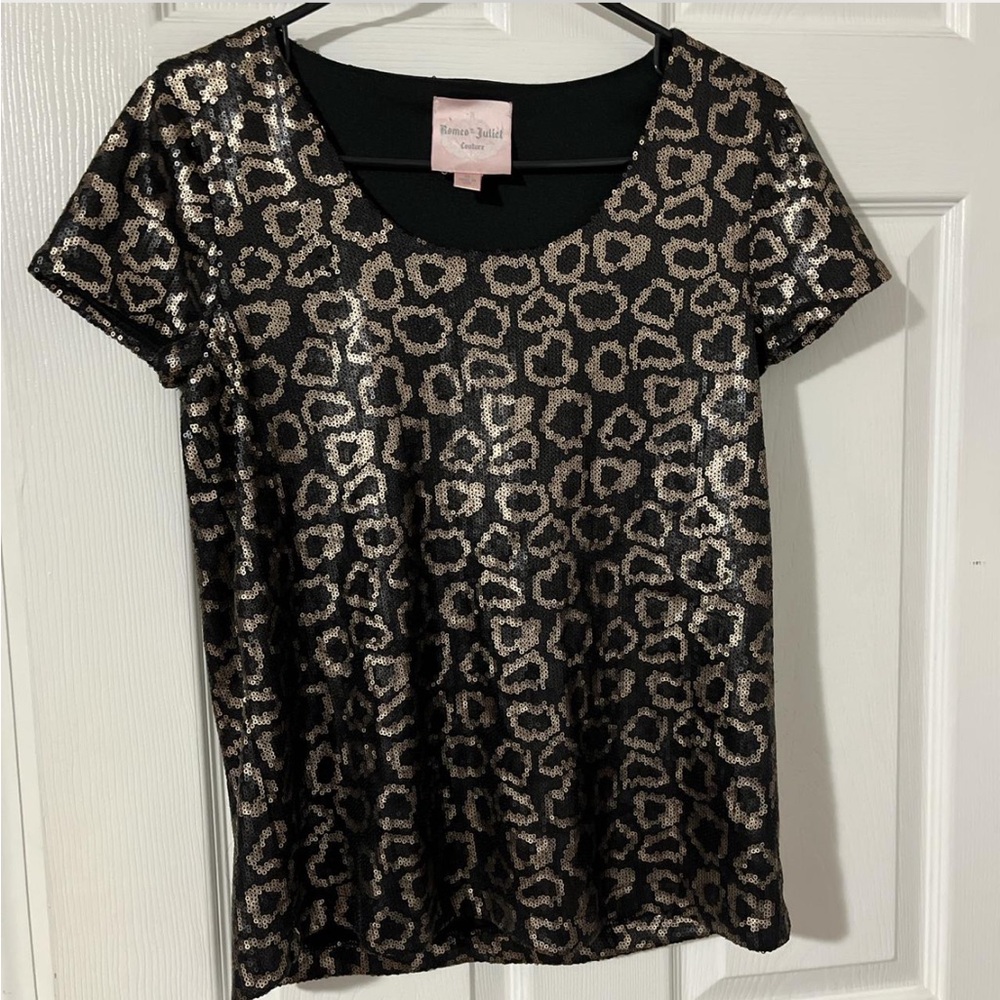 Romeo & Juliet Couture Black and Gold Leopard Sequin Tee